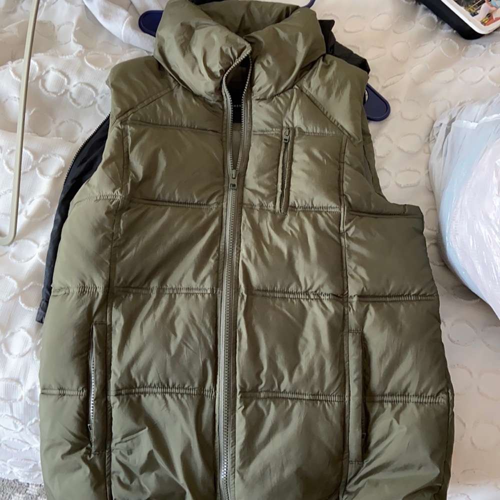 AE army green puffer vest